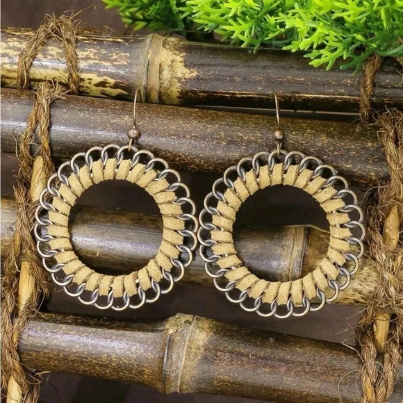 🔵NEW Faux Suede Boho Threaded Drop Hoop Earrings - Picture 1 of 3